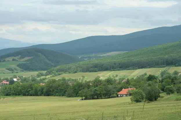 Lazy pri Radobici, vstupná brána na novobanské štále (zdroj: Táňa Šolomeková)