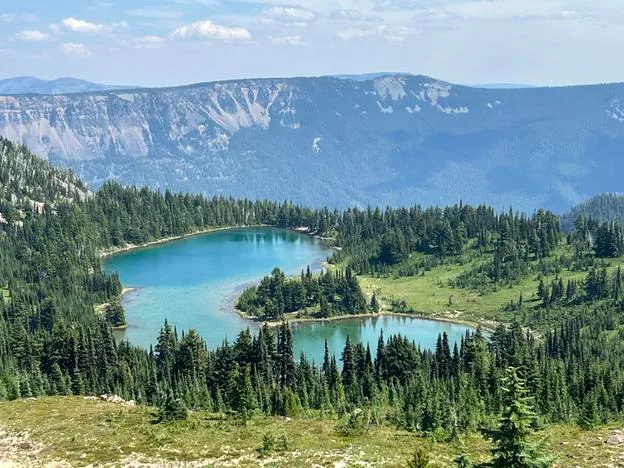 Crater Lake (vulkano) je najhlbšie jazero v USA (594m) (zdroj: Marcela Konečná)