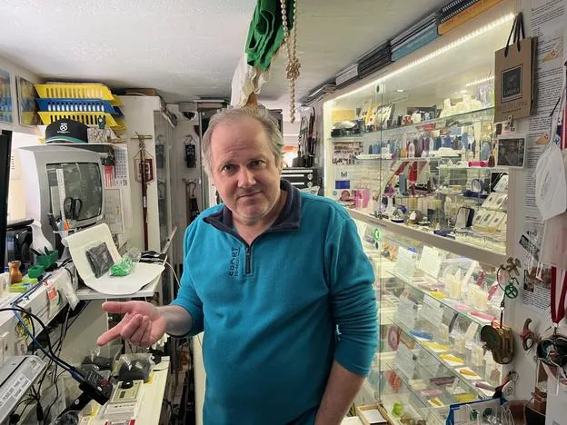 Maroš Barok vo svojom laboratóriu (zdroj: Slavomír Pavle)